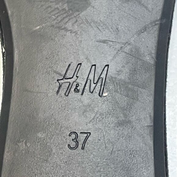 H&M Sandals Scalloped Black Faux Suede Flat Mules Slide Slip-On 37 / 7 - Picture 5 of 5